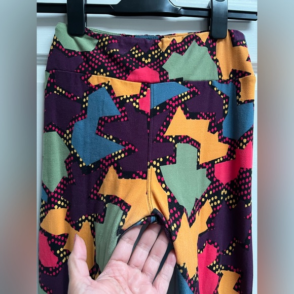 LULAROE in EUC (Excellent Used Condition) OS Leggings One Size. - Picture 4 of 11